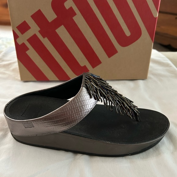 FitFlop Women's ‘CHA CHA’ size 8 silver nimbus Sandals with Beaded accessories - Picture 2 of 9